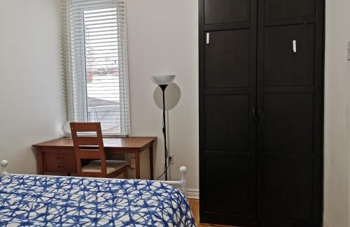 Ville-Emard House | Delightful room near Metro Monk station with Self Check-in