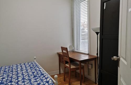 Ville-Emard House | Delightful room near Metro Monk station with Self Check-in