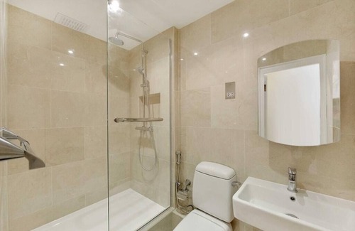 Swiss Cottage Apartment | Delightful room outside station London
