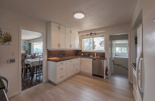 Okanagan-Similkameen House | Delightful Sunny Okanagan Lakeview Naramata Bench Home FarmStatusnoRestrictions