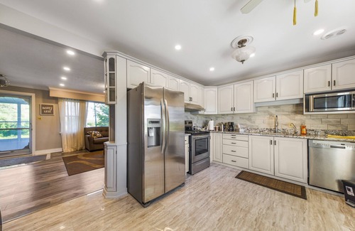 Clarington Other | Delightful Vacation Farm House- Cottage Style!