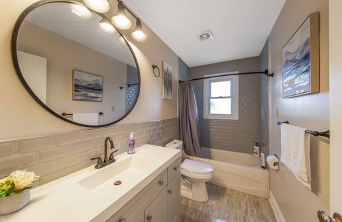 Clarington Other | Delightful Vacation Farm House- Cottage Style!