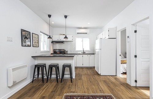 Val-des-Monts Cottage | Deligthful, Cozy Waterside Getaway