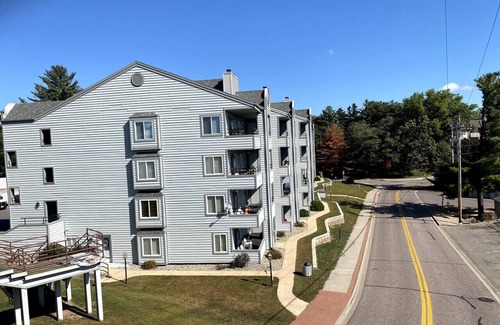 Lake Delton Condo | Dells Lake Lookout At Lighthouse Cove Condominiums