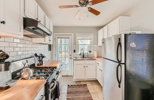 Ormewood Park House | Delmar · The Quaint and Cozy Boho - Central the Sites!
