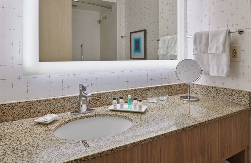 Farmington Hills Hotel | Delta Hotels by Marriott Detroit Novi