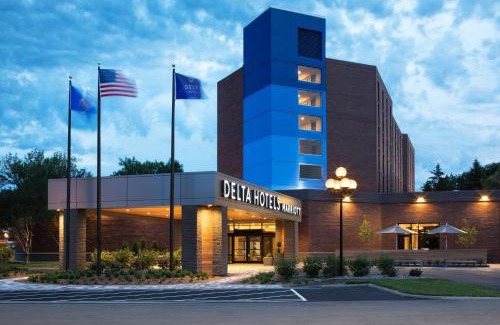 Minneapolis Hotel | Delta Hotels by Marriott Minneapolis Northeast