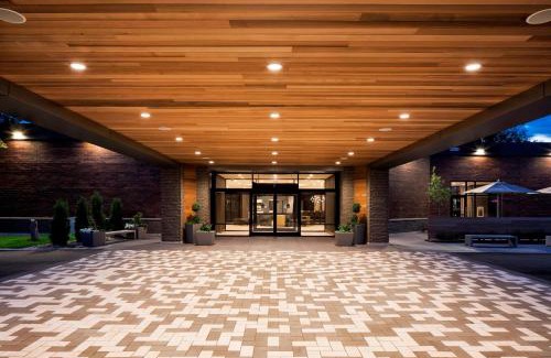 Minneapolis Hotel | Delta Hotels by Marriott Minneapolis Northeast