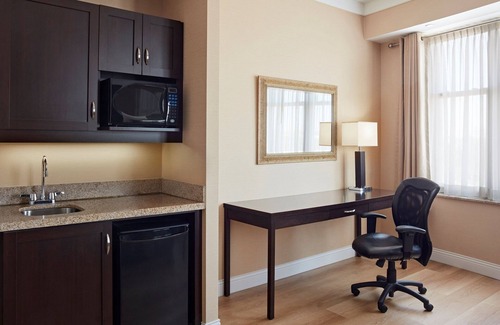 Guelph Hotel | Delta Hotels by Marriott Guelph Conference Centre