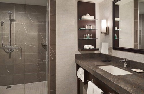 Downtown London Hotel | Delta Hotels by Marriott London Armouries