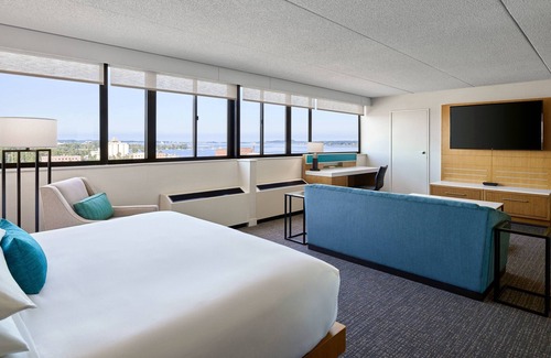 Nelson Hotel | Delta Hotels by Marriott Muskegon Convention Center