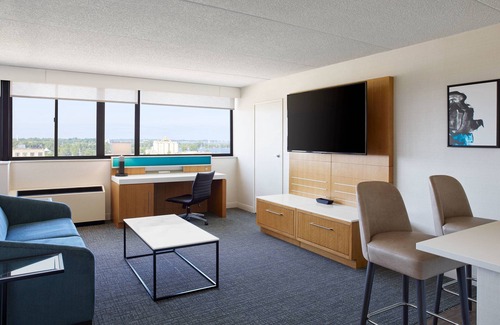 Nelson Hotel | Delta Hotels by Marriott Muskegon Convention Center