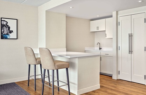 Nelson Hotel | Delta Hotels by Marriott Muskegon Convention Center