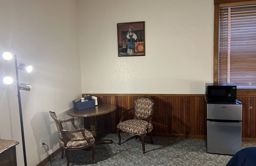 Isleton Hotel | Delta Queen Lodge Bar Restaurant