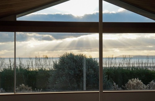Chichester House | Delta · Vegan Seafront Retreat in West Wittering, Vegan Retreat with Yoga Studio in West Wittering