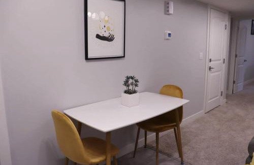 Southwest Edmonton House | Deluxe 2 bedroom suite with*Netflix/Cable/Prime