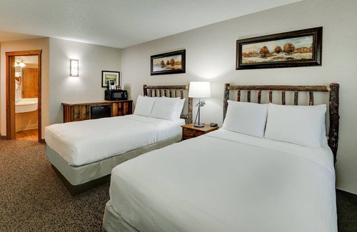 Johnston Hotel | Deluxe 2 Double in Stoney Creek Johnston, Heated Indoor/Outdoor Pool | 4 Units