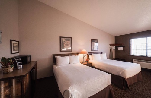 St. Joseph Hotel | Deluxe 2 Double, Stoney Creek, Comfort for the Crew | 2 Units