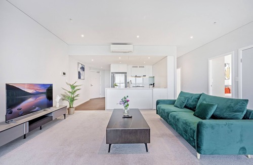 Wentworth Point Apartment | Deluxe 3b2b apartment with waterfront and convenient facilities