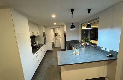 Forrestfield House | Deluxe A-class family home with swimming pool