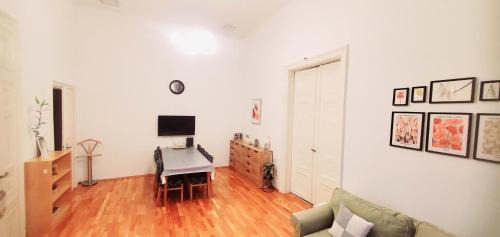 Terezvaros Apartment | Deluxe and Cozy in the center