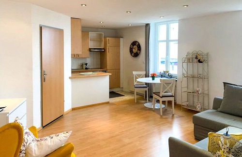 Rorschach Apartment | Deluxe Apartment at Lakeside