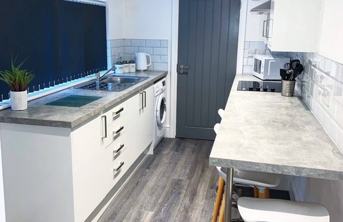 Blackpool Town Center Apartment | Deluxe Apartment with spa bath and hottub garden