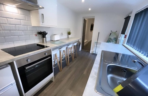 Blackpool Town Center Apartment | Deluxe Apartment with spa bath and hottub garden