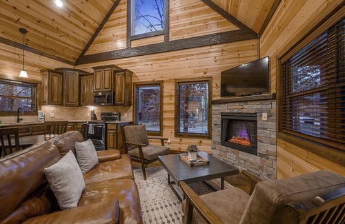 Broken Bow Cabin | Deluxe Broken Bow Family Cabin with a Pond!