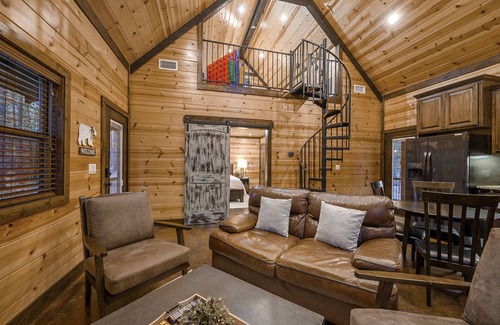 Broken Bow Cabin | Deluxe Broken Bow Family Cabin with a Pond!