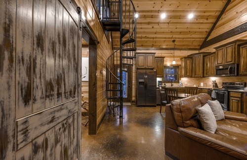 Broken Bow Cabin | Deluxe Broken Bow Family Cabin with a Pond!