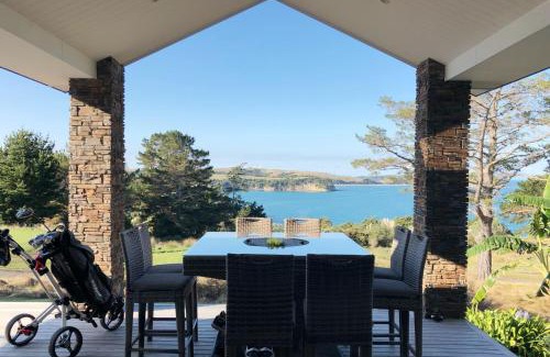 Gulf Harbour House | Deluxe Coastal Home & Award-winning Golf