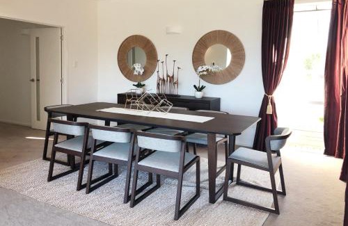 Gulf Harbour House | Deluxe Coastal Home & Award-winning Golf