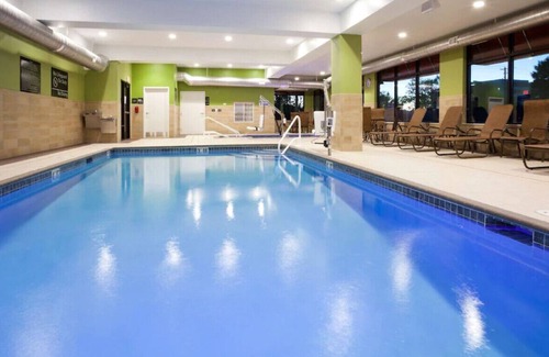 Roseville House | Deluxe & Cozy Room! An Oasis of Comfort & Elegance