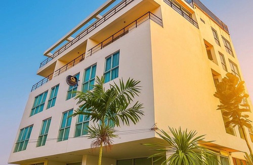 Khlong Toei House | Deluxe Double Delight | Sleek Comfort in the City