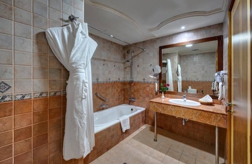 Beach & Coast Apartment | Deluxe Double or twin room Near Al Khan Beach