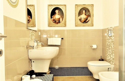 Centro Storico House | Deluxe Double Room - Artistic Charming House Caserta