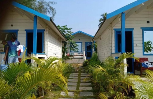 Agonda House | Deluxe Double Room with Side Sea View