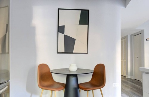 Edgewater Apartment | Deluxe Edgewater 1BR w/ patio, W/D, 2 blocks to lakefront, by Blueground