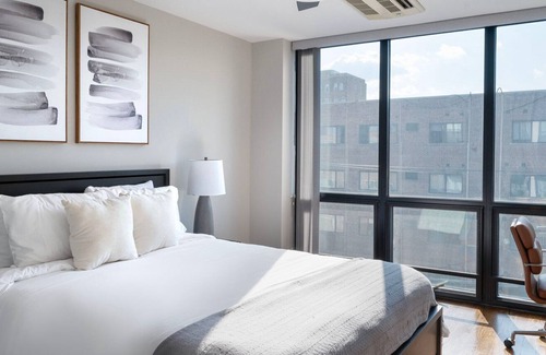 Edgewater Beach Apartment | Deluxe Edgewater 2BR w/ W/D, nr dining & shops, by Blueground