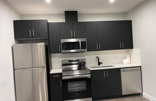 Southwest Edmonton House | DELUXE HOME FOR FAMILY OF 6 close to great amenities