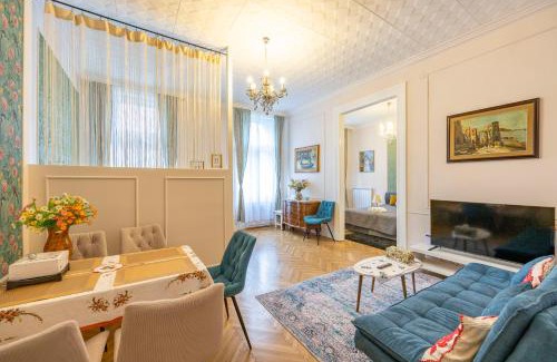 Istvanmezo Apartment | Deluxe Home in Art Nouveau House- with GARAGE