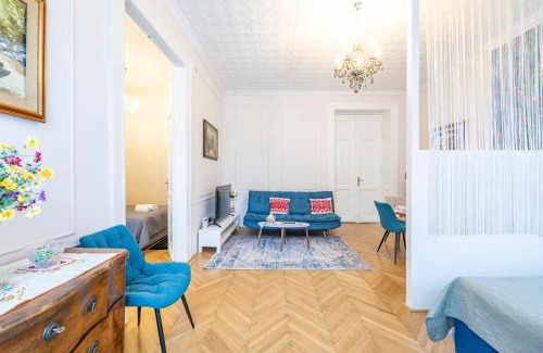 Istvanmezo Apartment | Deluxe Home in Art Nouveau House- with GARAGE