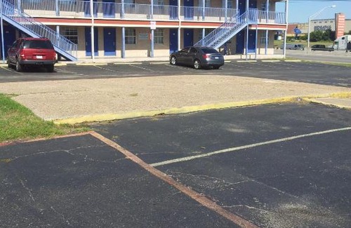 Hyde Park Hotel | Deluxe Inn Austin