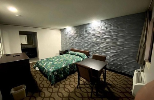 Bedford Hotel | Deluxe Inn by OYO Near Toledo Ohio