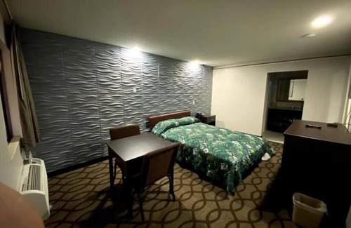 Bedford Hotel | Deluxe Inn by OYO Near Toledo Ohio