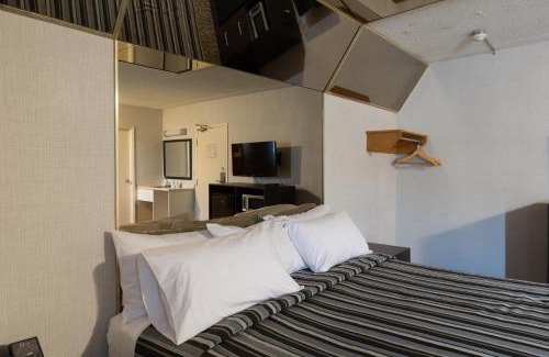 Islington - City Centre West Hotel | Deluxe Inn