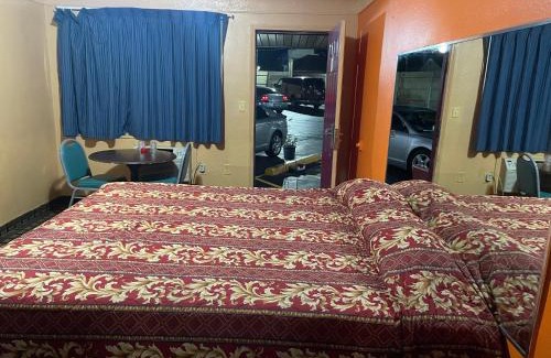 Detroit Hotel | Deluxe Inn Motel