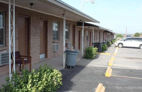 Socorro Hotel | Deluxe Inn Motel