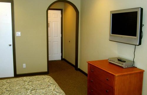 Centennial Hotel | Deluxe Inn Redwood City